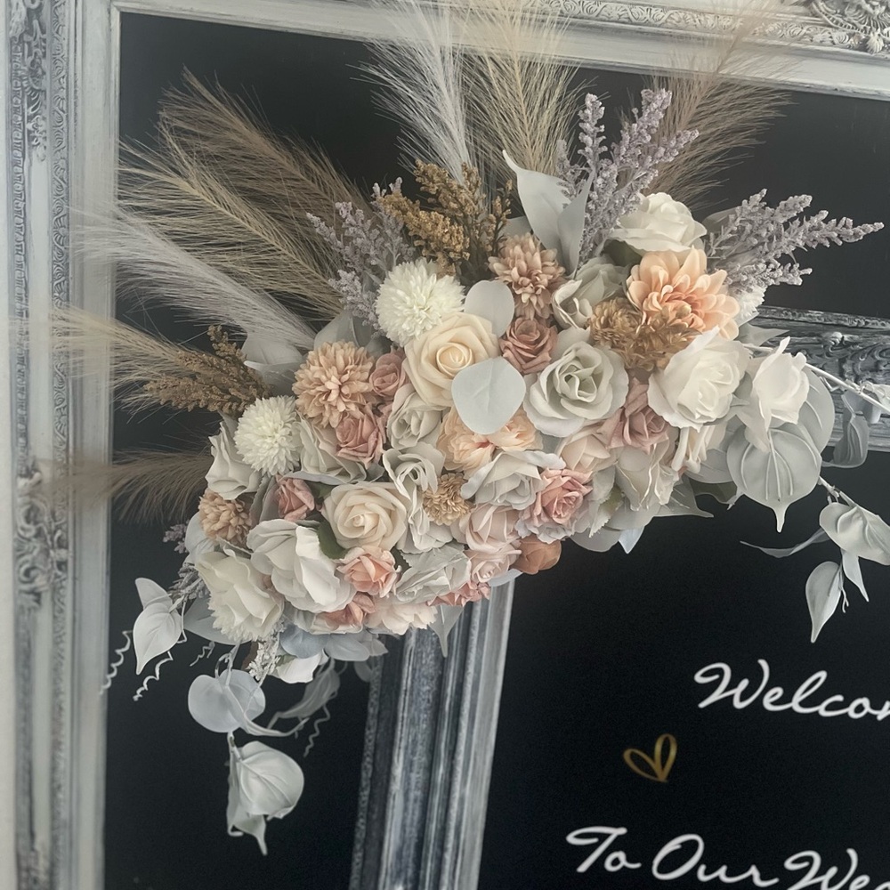 Elegant Floral Arrangement in Cream and White